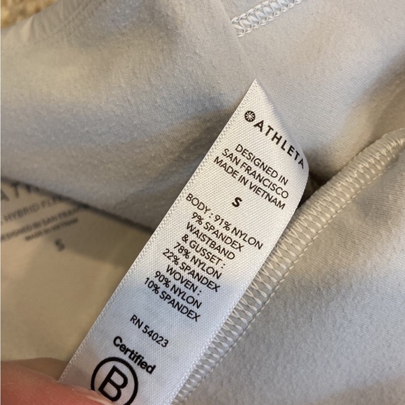 ❌SOLD❌ Athleta Peak Hybrid Fleece tight - Picture 4 of 11
